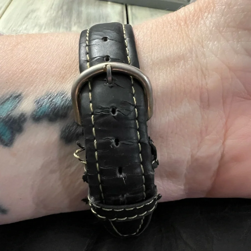 Vintage 1994 Guess Ladies Watch W9